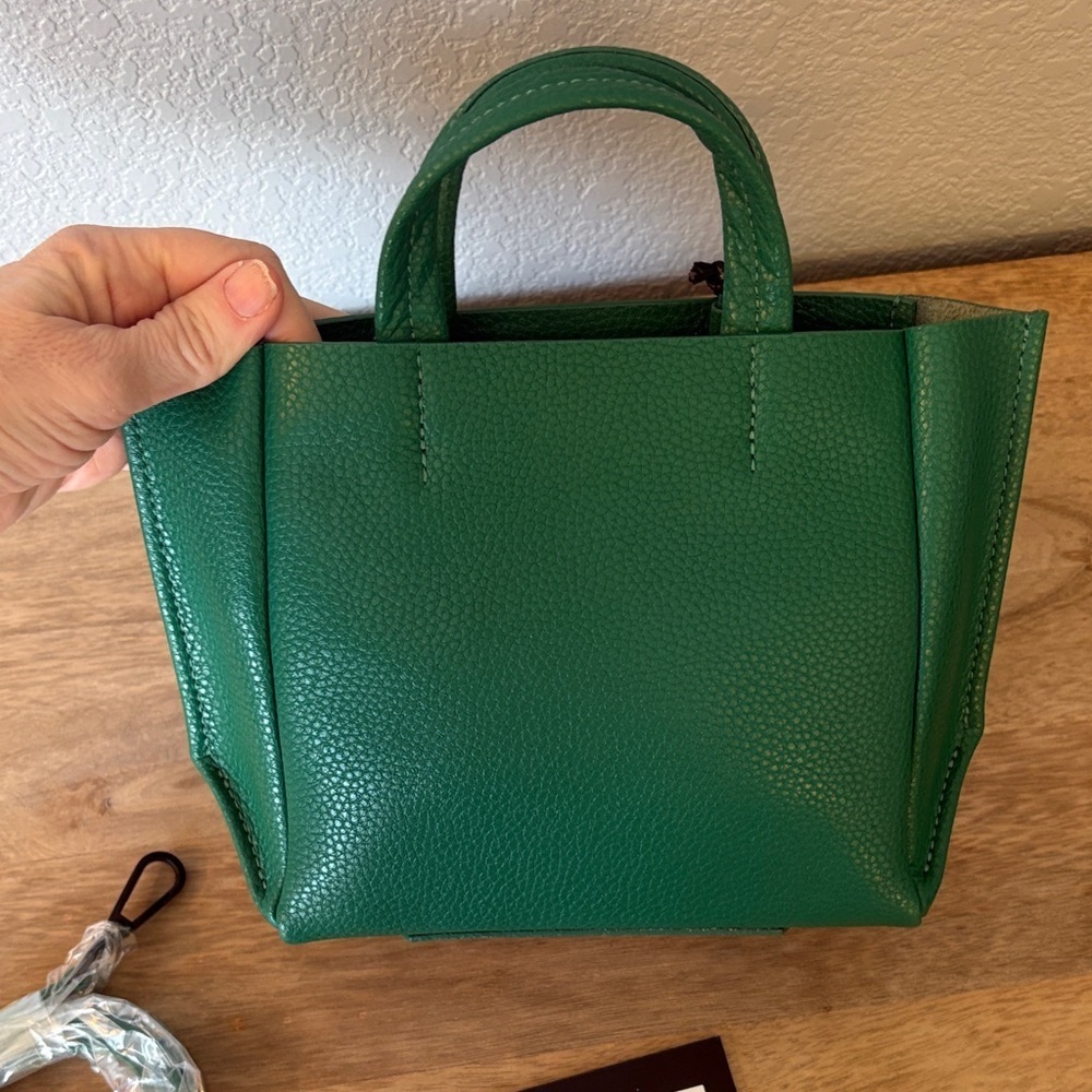 Ampersand as Apostrophe Emerald Green Micro Tote - Picture 6 of 14